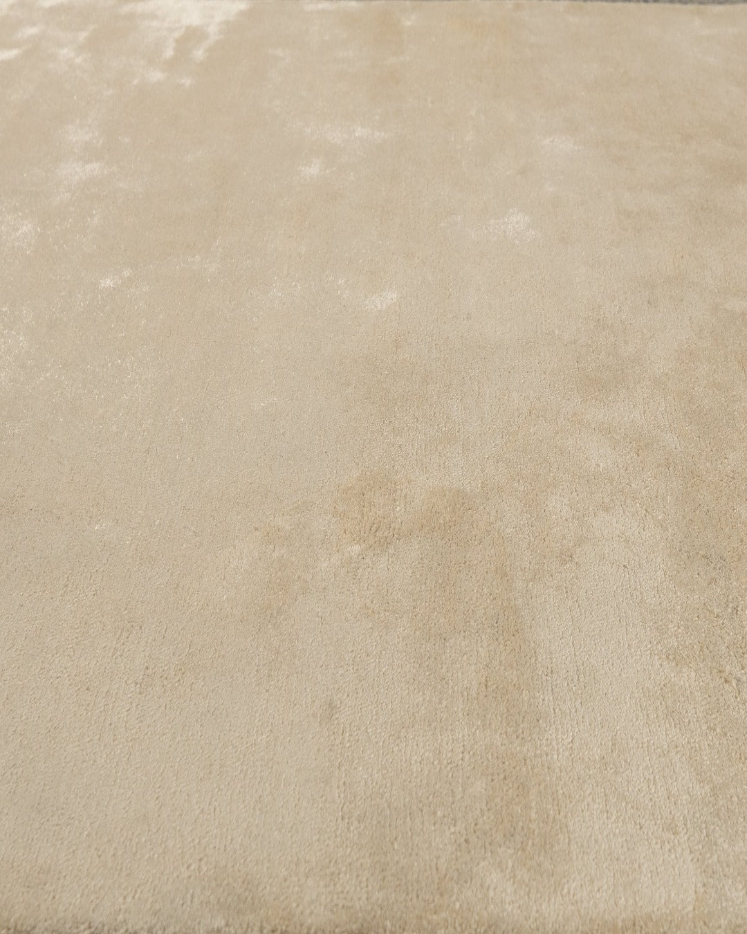 rugberry-abstract-silk-rug-light-gold-2