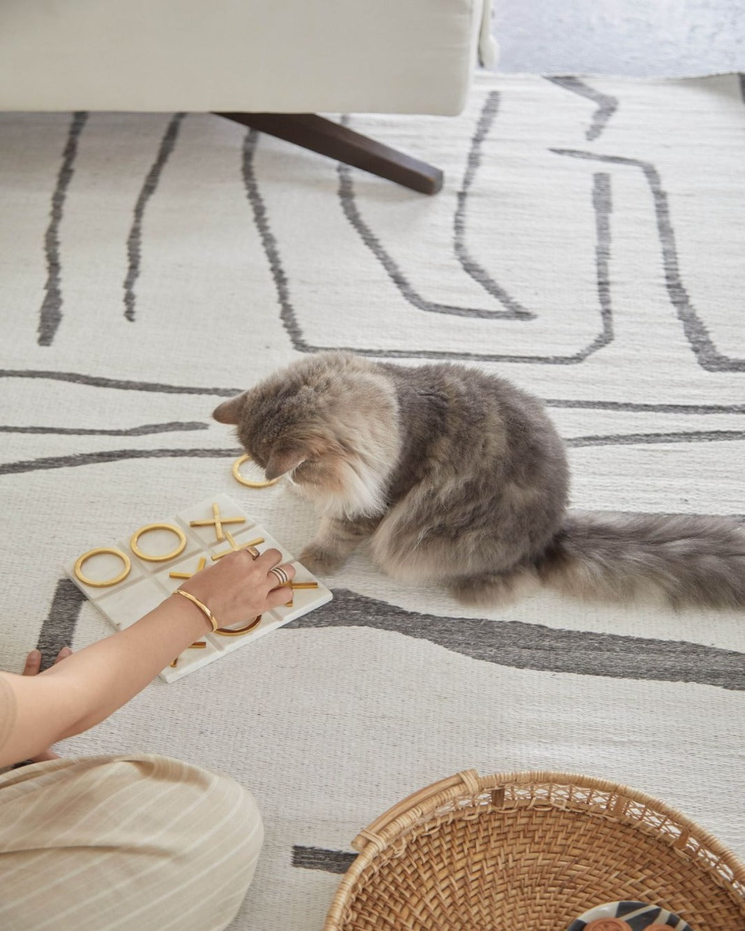 rugberry-minimal-art-reversible-rug-off-white-7