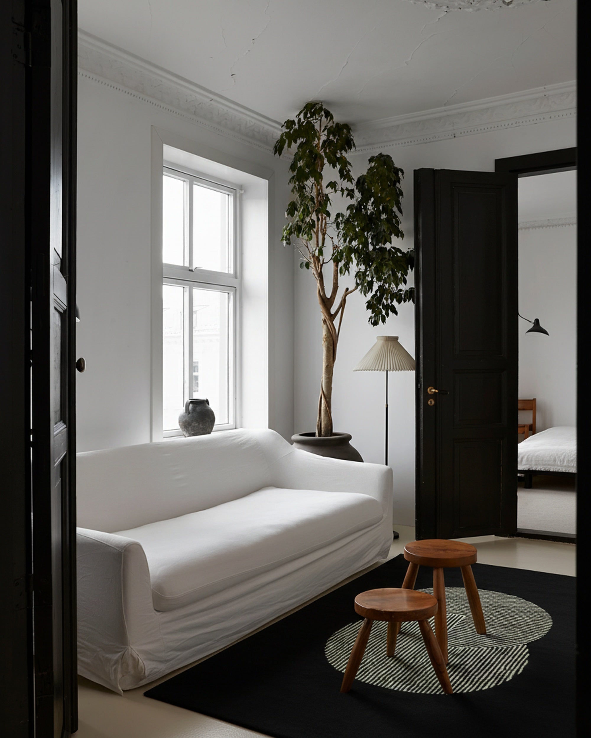 rugberry-clique-wool-rug-pitch-black-3